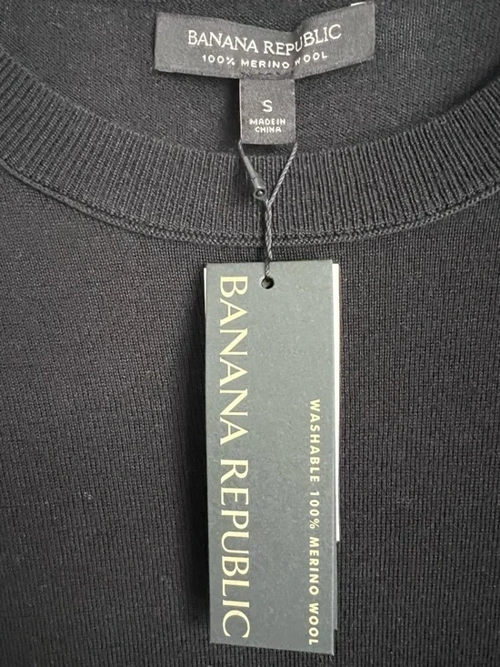 Banana Republic Black Crewneck Sweater - NWT - Picture 2 of 4